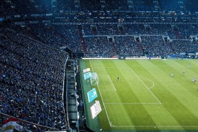 埃因霍温再创连胜纪录，强势领跑荷兰联赛，荷兰埃因霍温房价