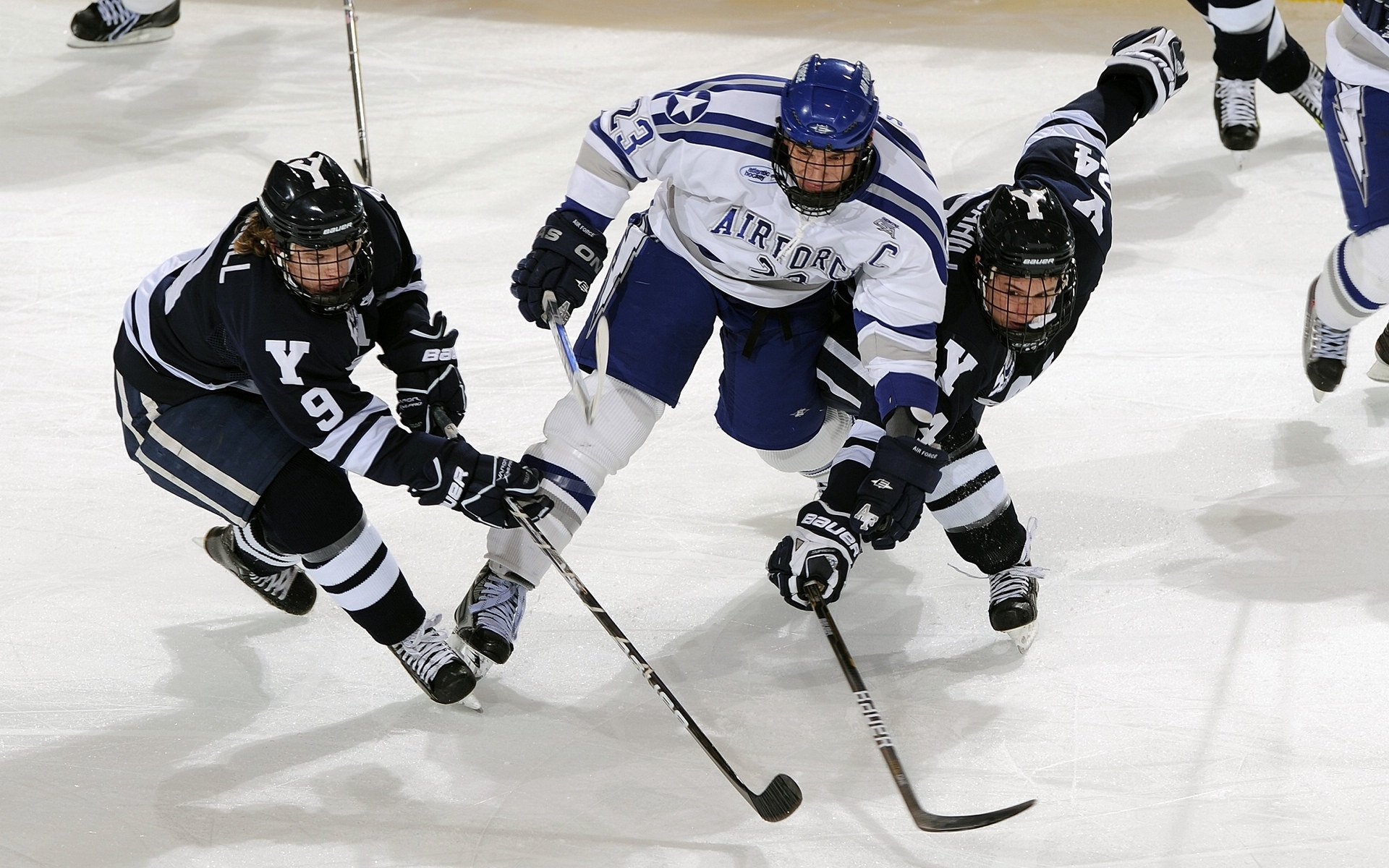 校园足球联赛首次实现省际直播观众互动踊跃，校园足球直播平台